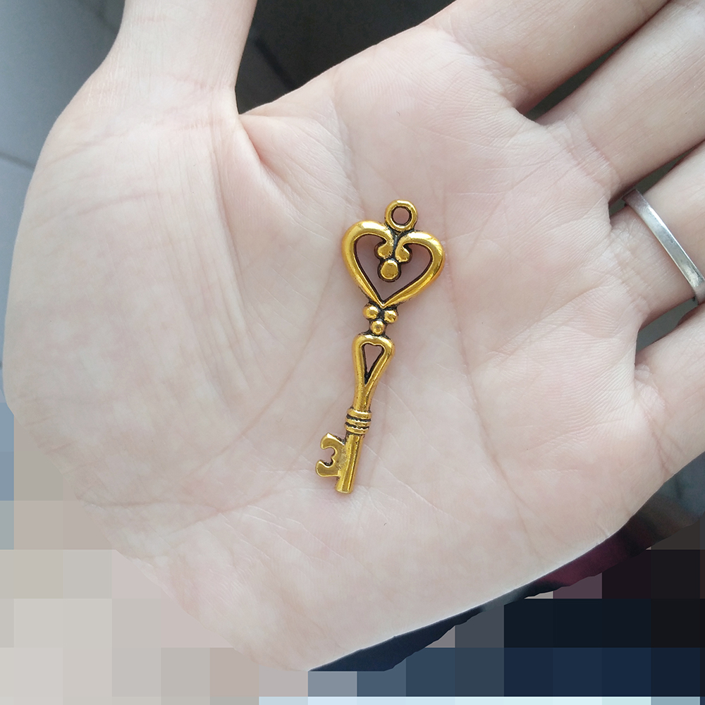 Women'S Accessories Manufacturers - 40 adet Altın Tuşlar Charms Kolye